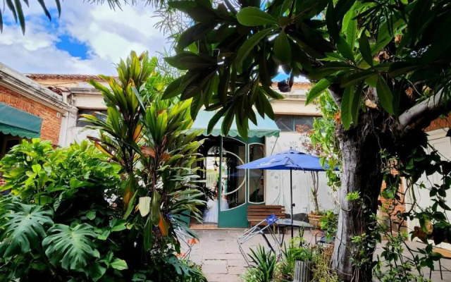 El Chabot Hostel