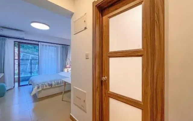 Fengyue Four Seasons Apartment Hotel (Yangjiang Hailing Island North Luowan Branch)