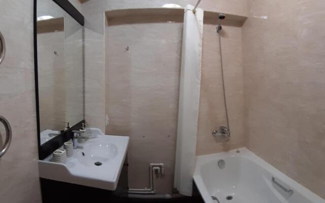 Ujutnye, trehkomnatnye apartamenty v rajone Arbata