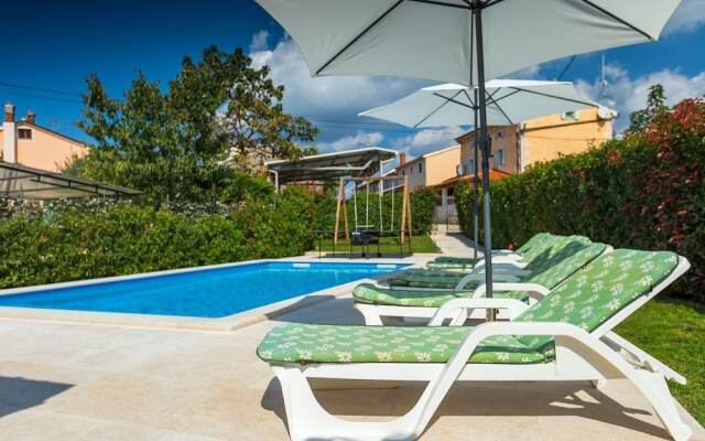 Charming Villa Only 10 Minutes Drive From the sea