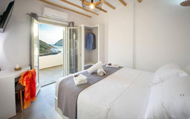 Droufakos home - Lux seafront apt