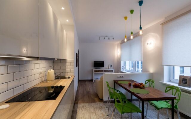 CoHome Apartment Kremenchugskaya near Nevsky Prospect