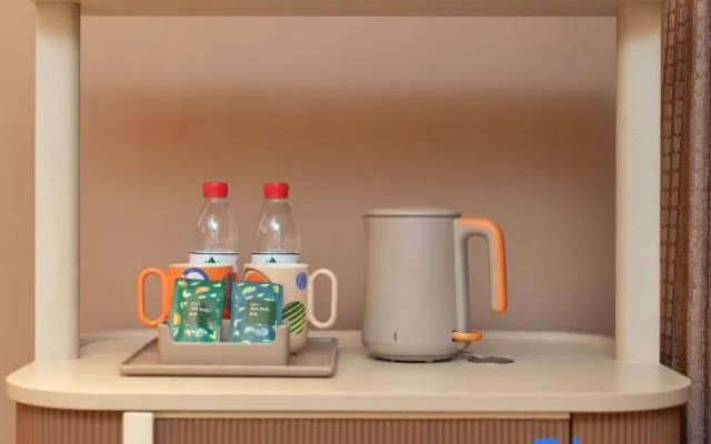 Orange Beihai Railway Station Square Hotel