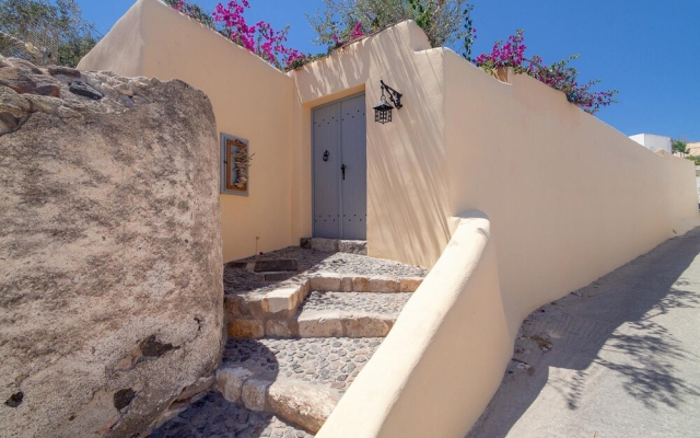 Nido House in Santorini