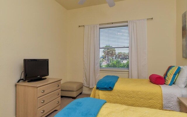 Poolside Condo, Sleeps 8, Only 1 Block From Beach!