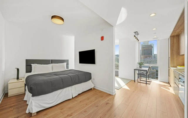 Level Chicago - River North