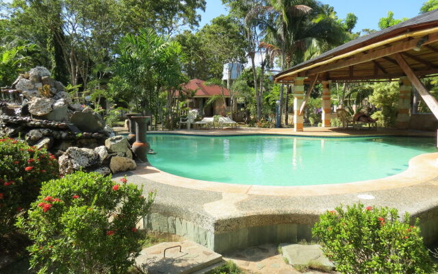 Alonaland Resort Apartelle