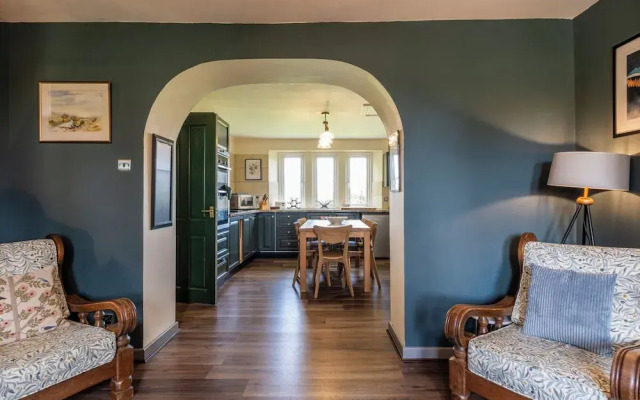 Gorgeous Rural 4BD Farm With Hot Tub