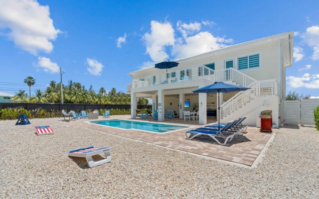 Paradise Point Pool Dock Lounges BBQ