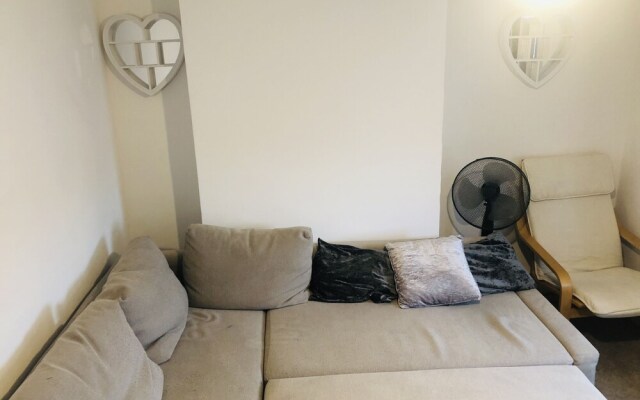 Charming 3 Double Bed Apartment in Tonbridge