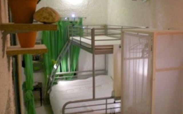 Adonis Guesthouse