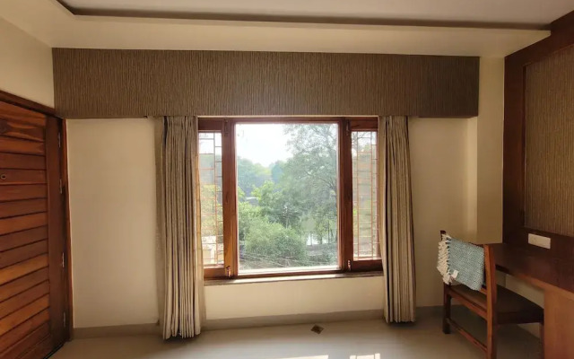 Hotel Ananda Kashi