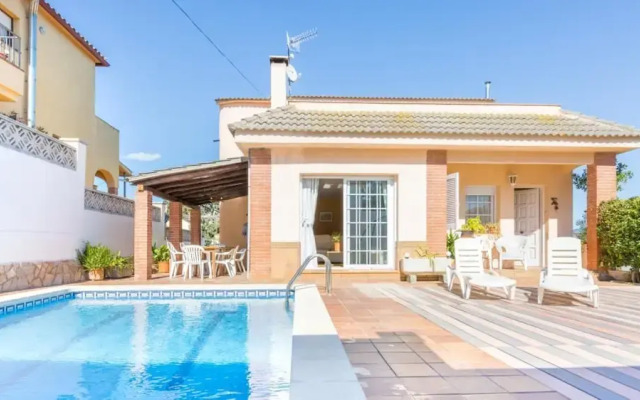 Del Pi in Blanes With 4 Bedrooms and 3 Bathrooms