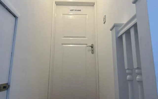 Remarkable 1-bed Studio Apartment in Redbridge