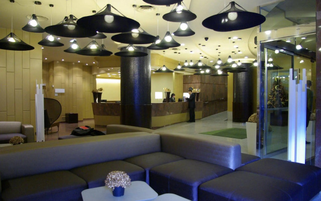 Suites Plaza Hotel & Wellness