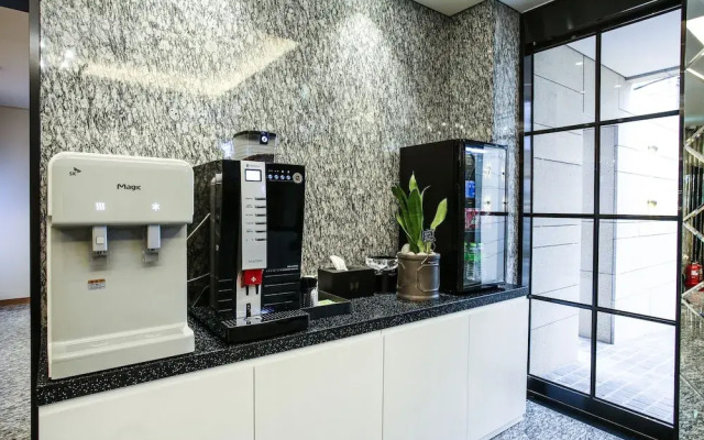 Jeonju Mari Hotel Park Store