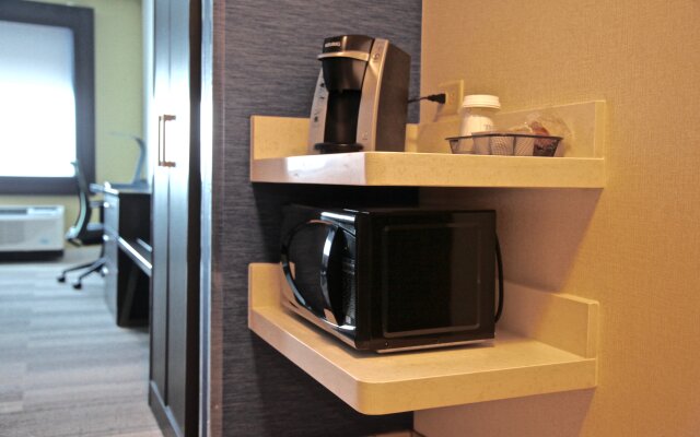 Holiday Inn Express & Suites Oswego by IHG