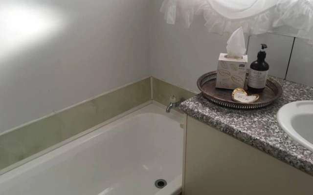 Sunny Holiday Home Near the Beach