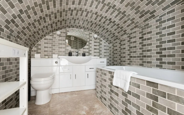 Platinum Apartment Next to Westminster 9983