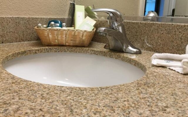 Relax Inn North Babylon