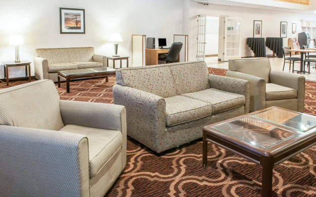 Quality Inn & Suites Grants - I-40