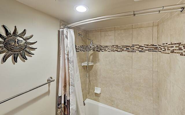 3987mant 3 Bedroom Condo