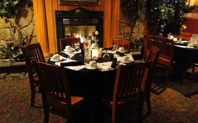 Pinewood Motor Inn