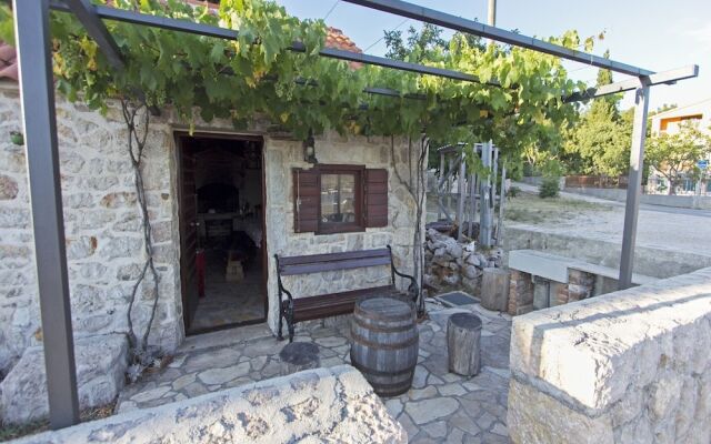 Homely Holiday Home in Seline Near Sea