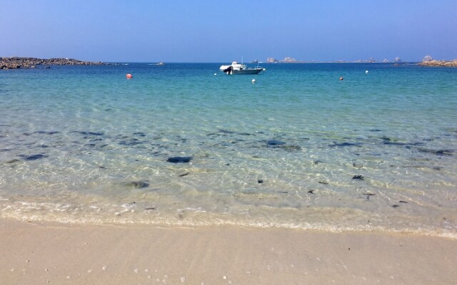 Cozy Holiday Home in Santec With Private Garden