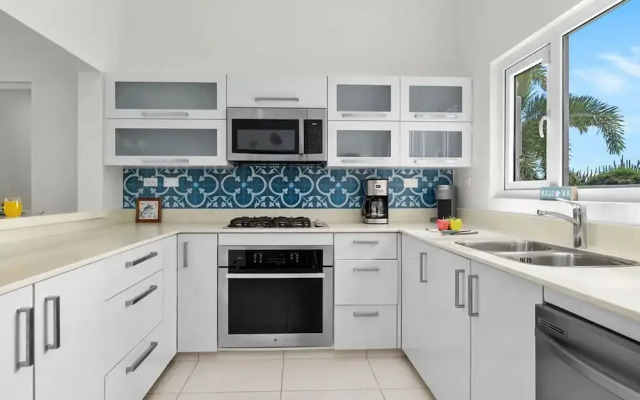Central 4br3ba Villa w Ocean Views Private Pool