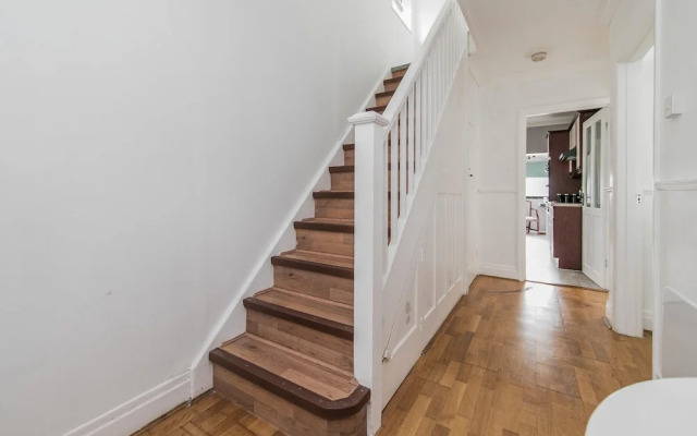 4br-sleeps10-parking-garden