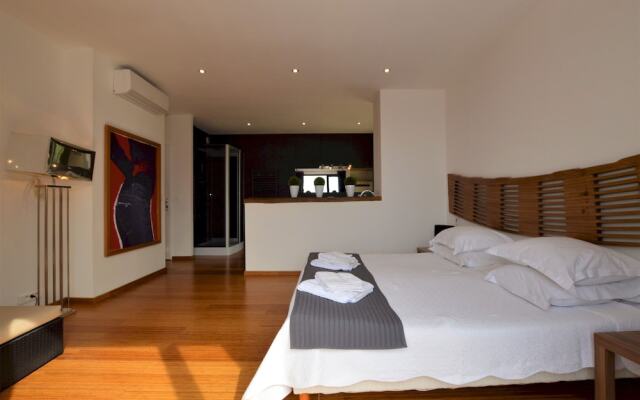 Villa piscine à débordement panorama