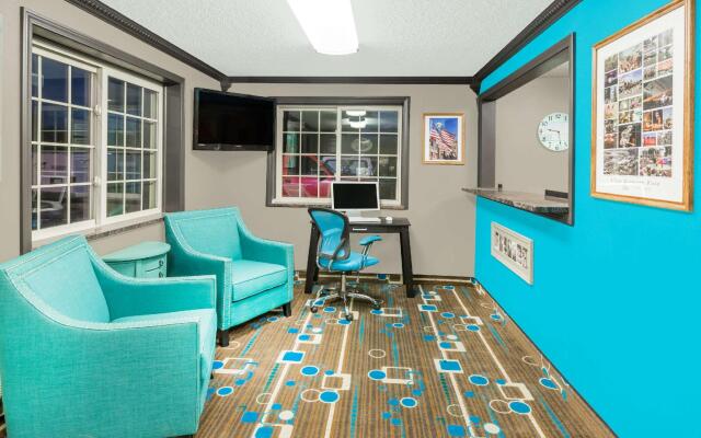 Super 8 By Wyndham Spencer