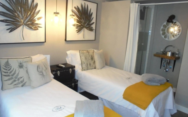 Hostal Tak