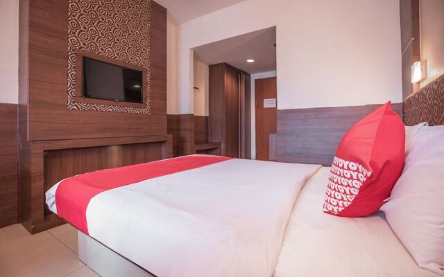OYO 467 Penthouse Hotel