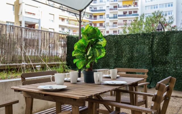 The Sunny Patio 1-BR -Terrace Beach