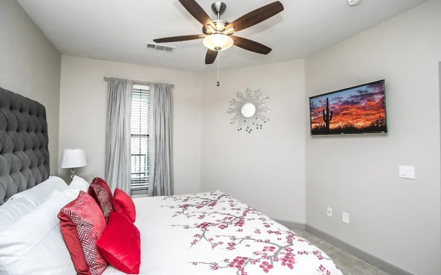 Rooftop Pool-Close 2 Shops-Dining-C4419