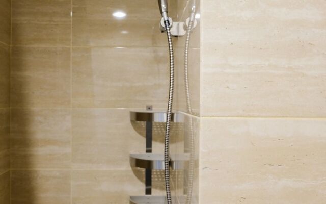 Elegant Studio Apartment at Springwood Residence
