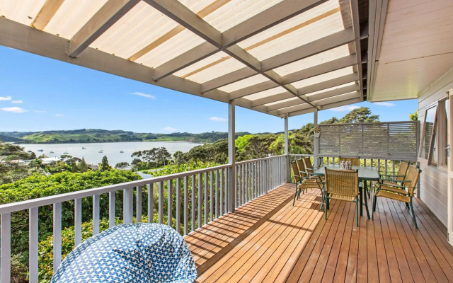 Bay Vista Views - Raglan Holiday Home