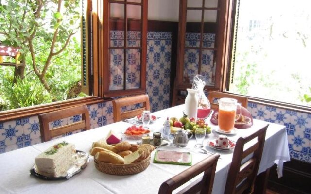 Casa Vermelha Hostel