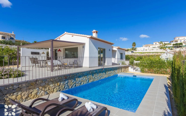 Villa Dalia by Abahana Villas