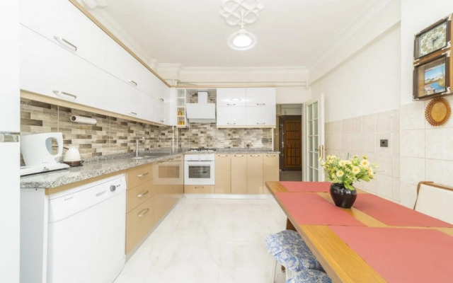 Central and Pleasant Flat in Muratpasa