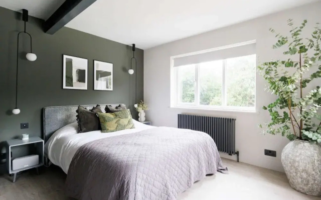 Stylish 4 Bed Home Close to Beach