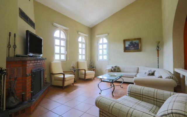 Serene House Surrounded by Nature in Beykoz