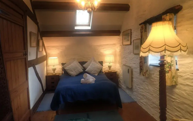 Beautiful 15th Century Watermill - Lovely Location