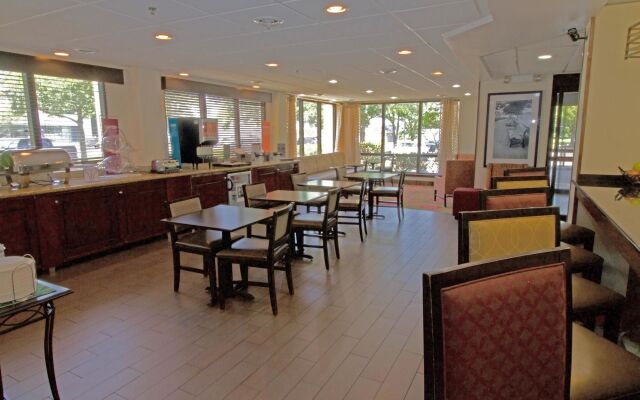 Hampton Inn Norfolk/Chesapeake (Greenbrier Area)