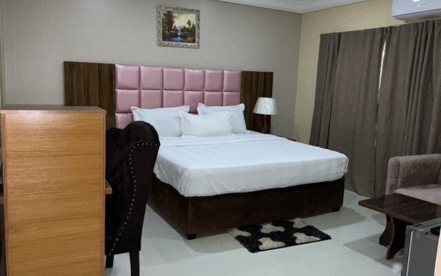 Lis Hotel And Suites