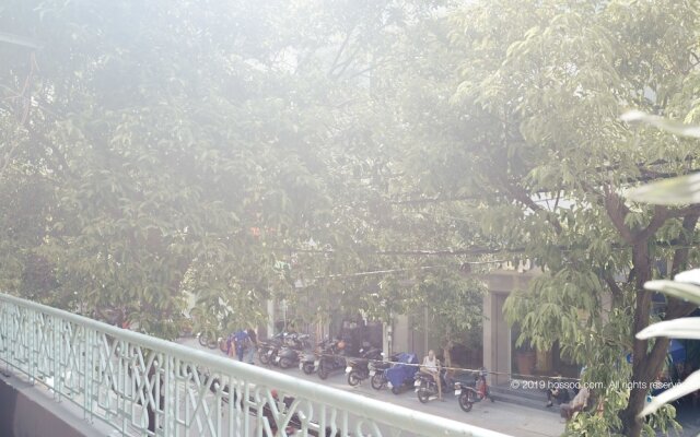 Parfait Studio private Balcony CBD