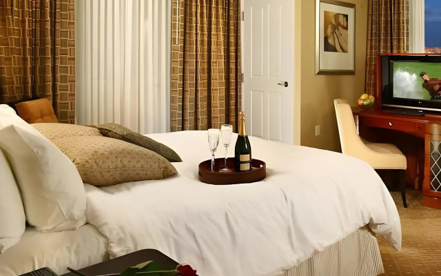Luxury Suites International At The Signature