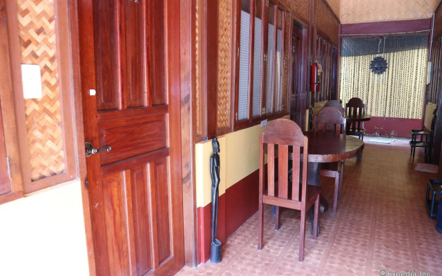 Tres Pension House
